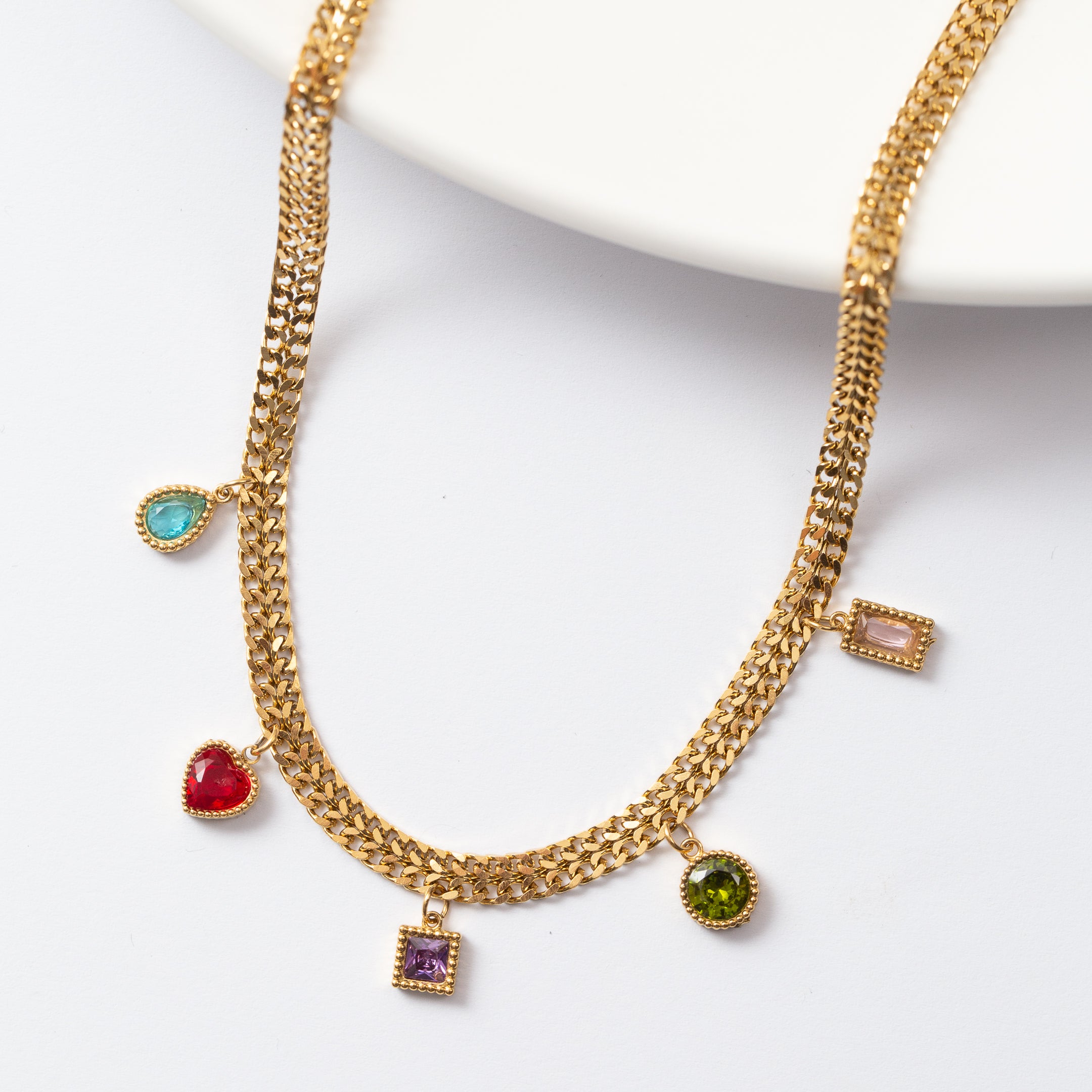 Collier en acier double rang avec motifs décoratifs