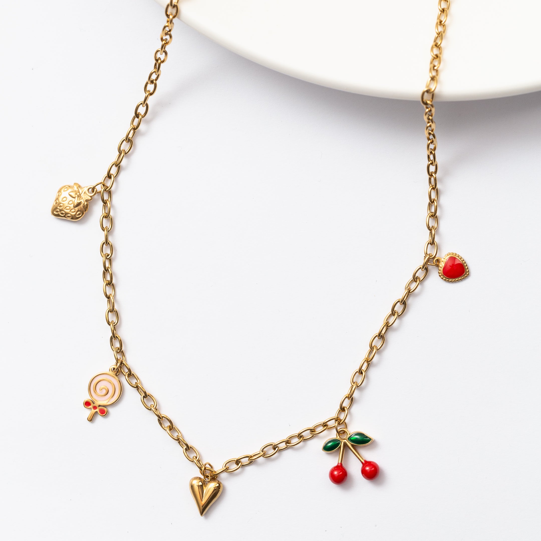 Collier en acier à un seul rang avec des motifs décoratifs
