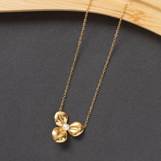 Collier en acier tendance en promo