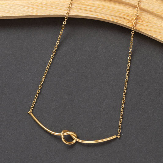 Collier en acier tendance en promo