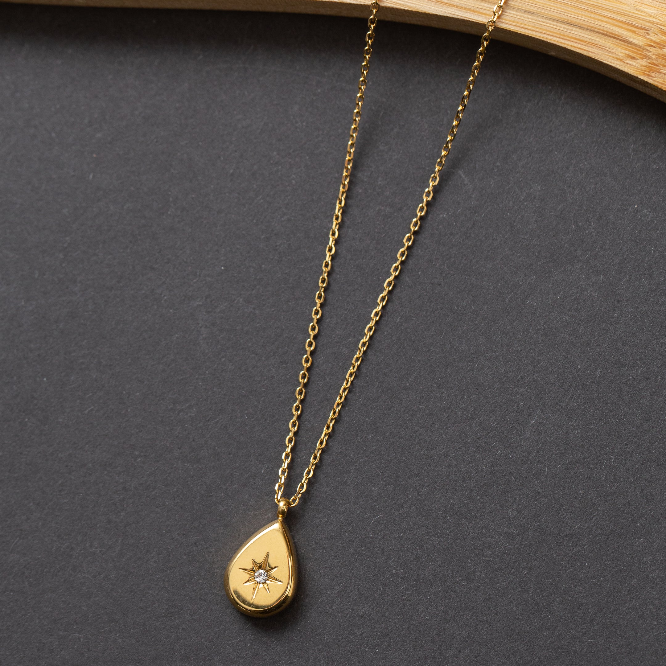 Collier en acier tendance en promo