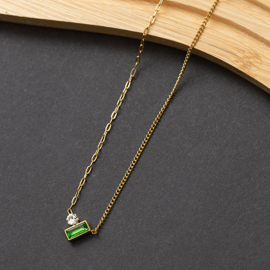 Collier en acier tendance en promo