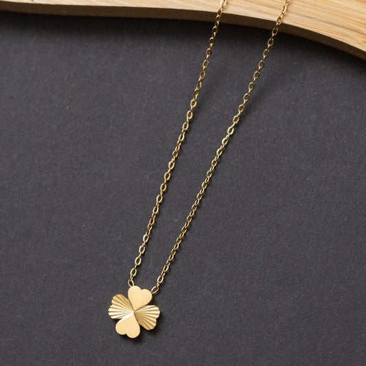 Collier en acier tendance en promo