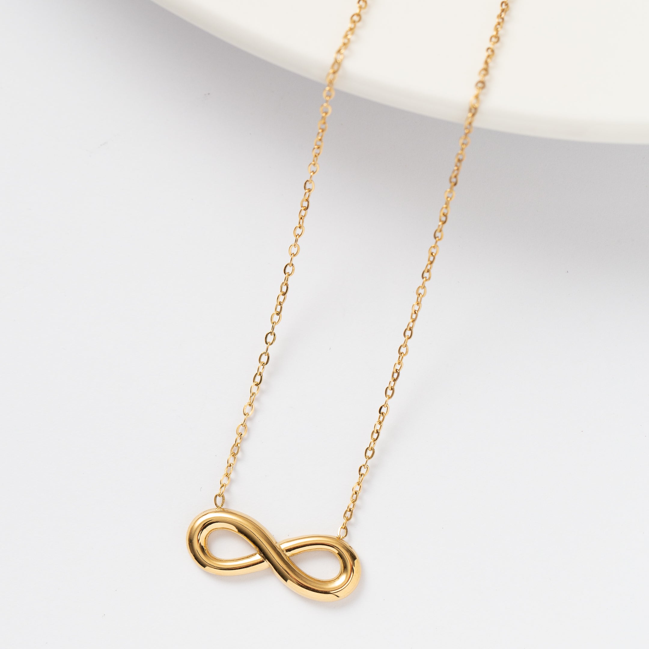 Collier en acier inoxydable infinity en promo