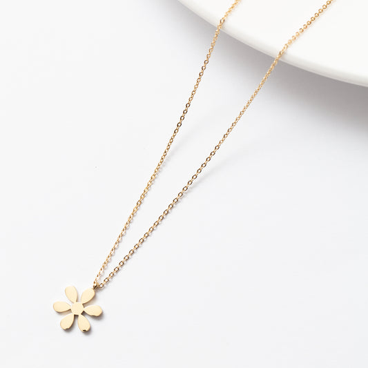 Collier Acier doré tendance avec un motif en fleur