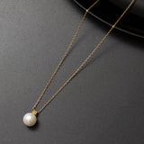 Collier Acier doré tendance avec une perle blanche