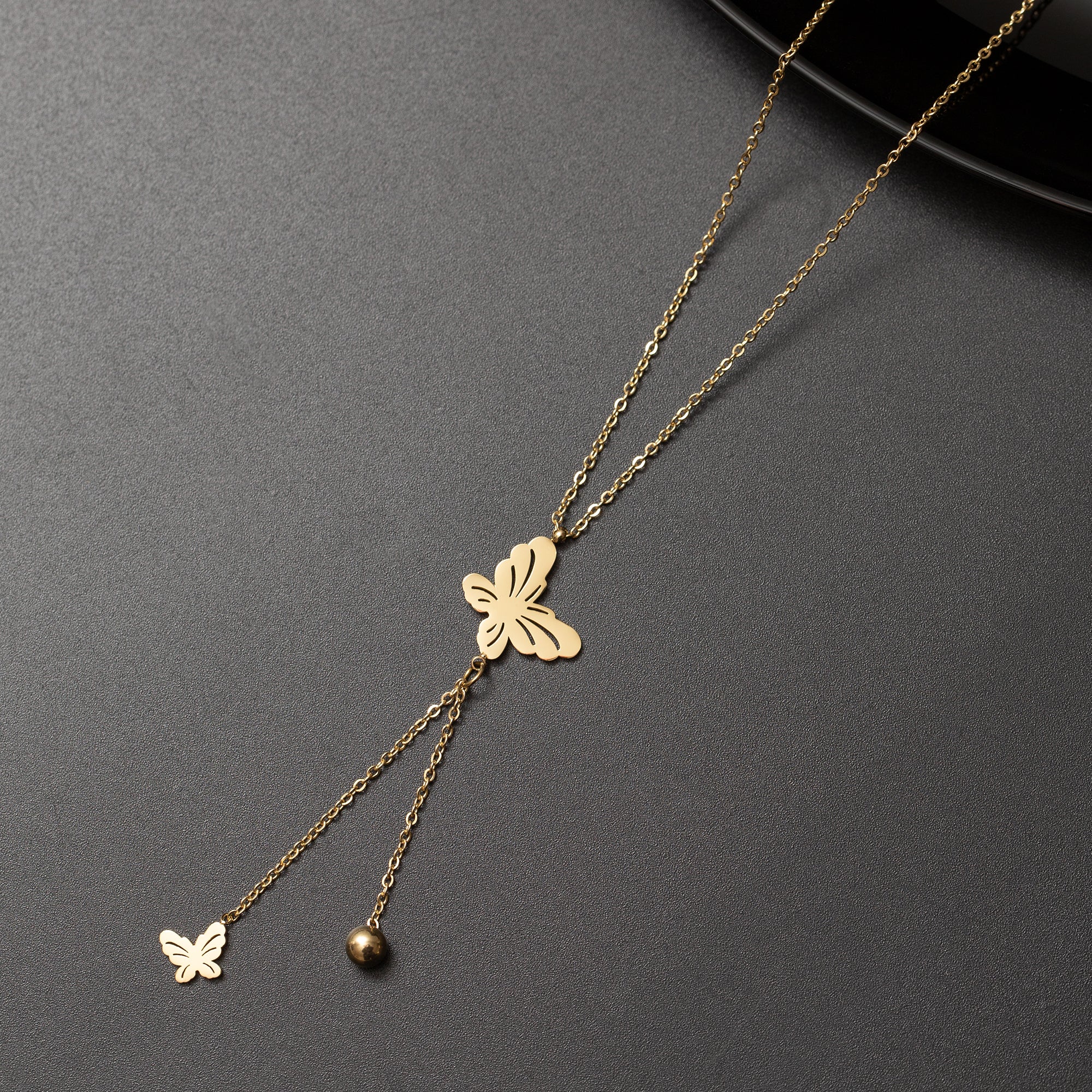 Collier Acier doré tendance avec un 2 motifs papillons