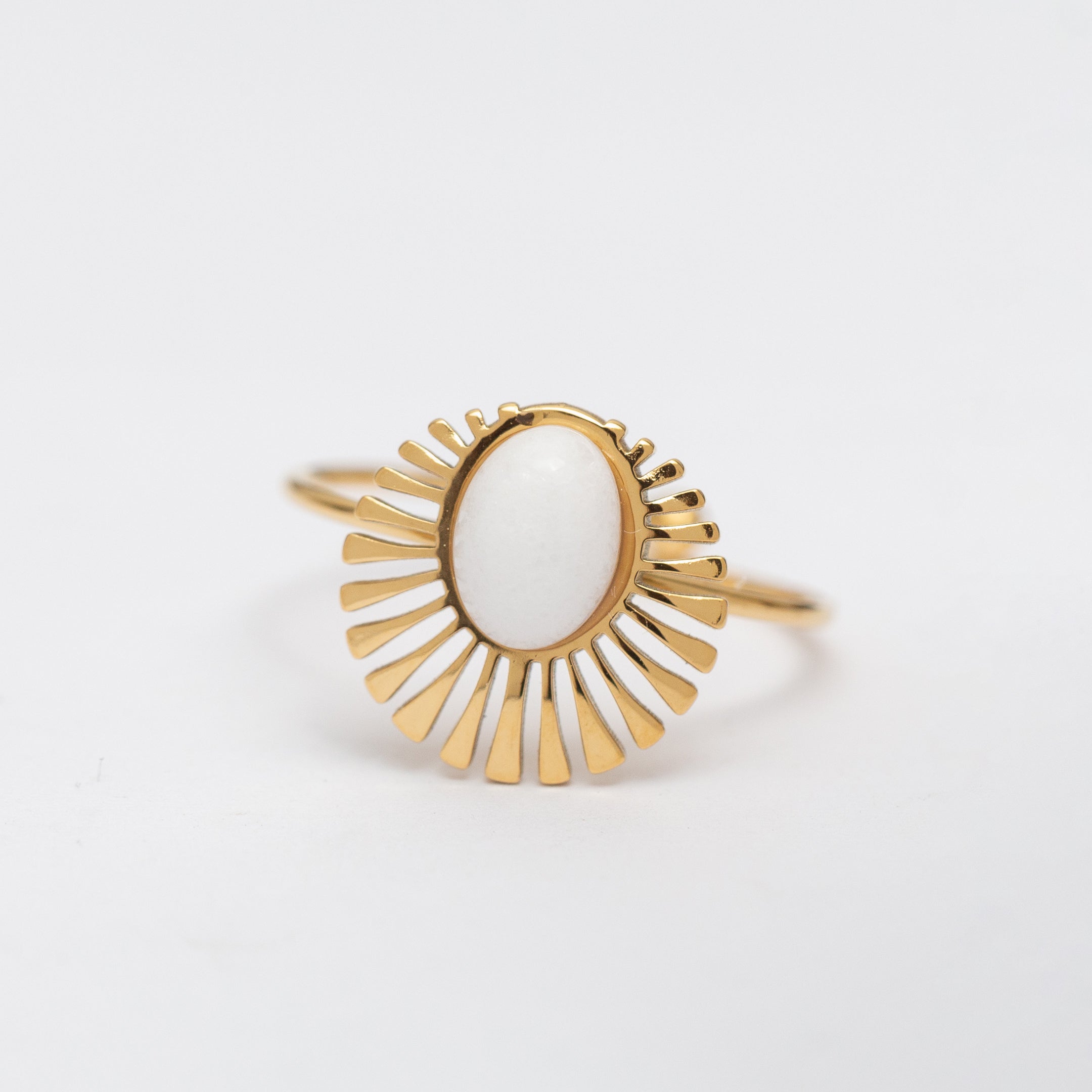 Bague en acier inoxydable doré avec pierre jade blanc - Taille standard