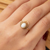 Bague en acier inoxydable doré avec pierre jade blanc - Taille standard