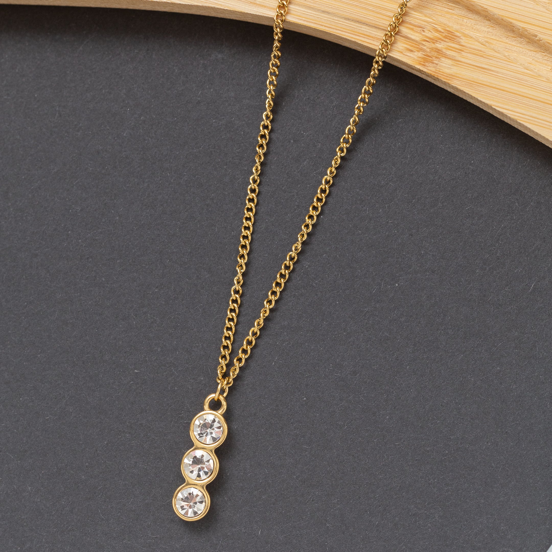 Collier en acier tendance en promo