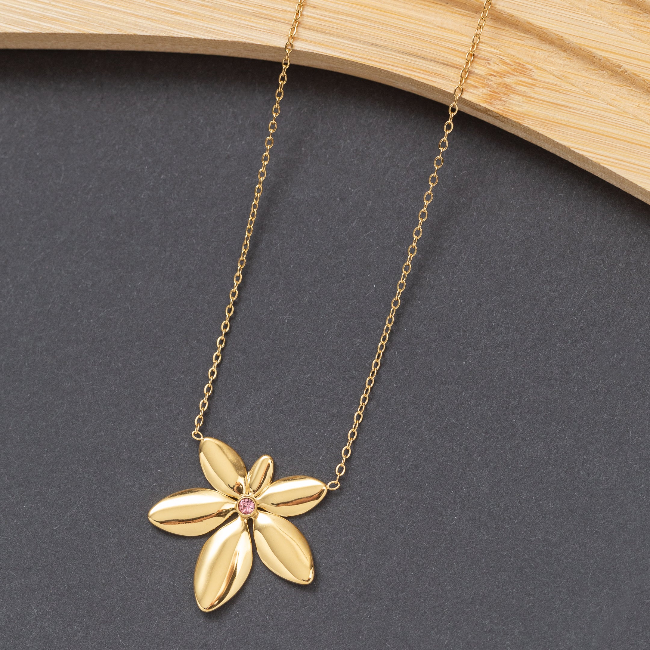 Collier en acier tendance en promo