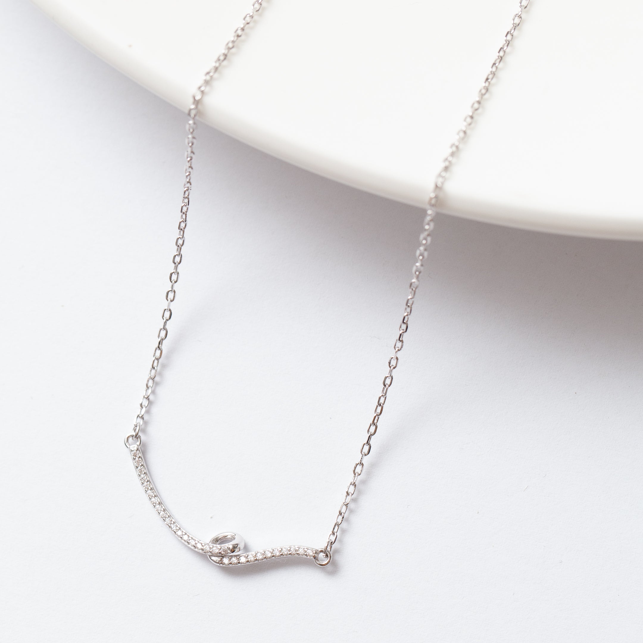 Collier en Argent – Un Bijou Essentiel pour un Look Chic et Moderne