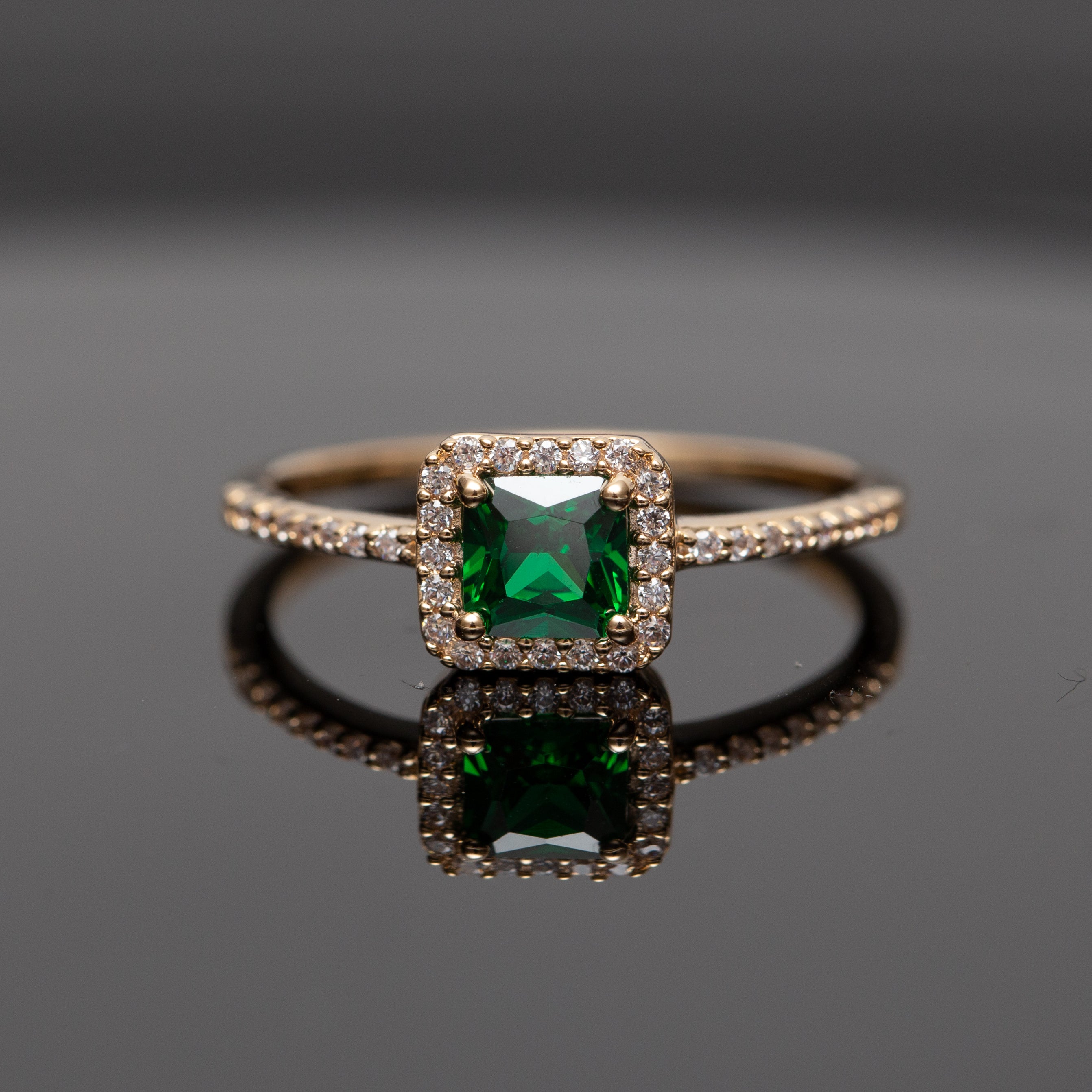 Bague en plaqué Or CN avec un motif carré vert bijouxcn