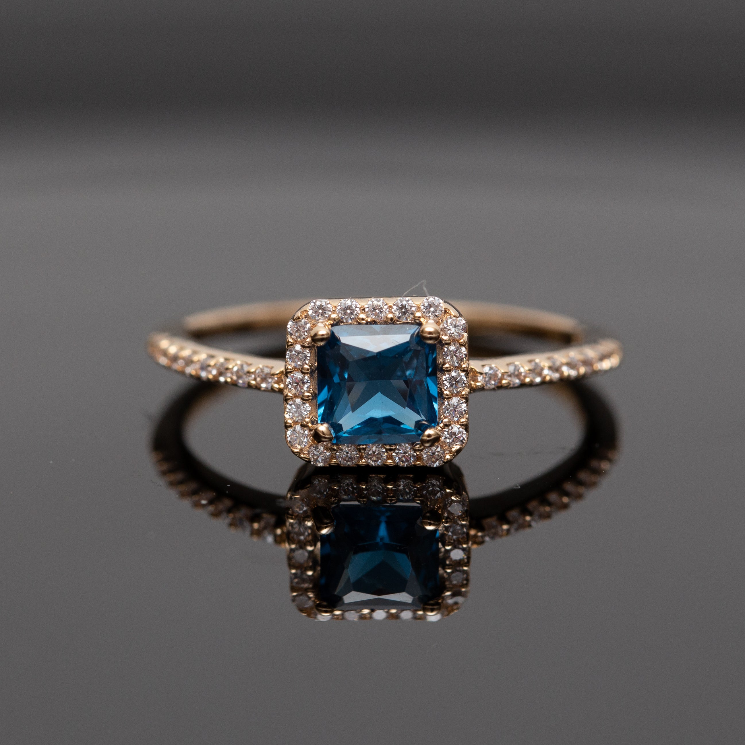 Bague en plaqué or CN avec un motif carré bleu tendance bijouxcn