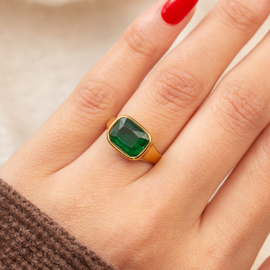 Bague élégante et tendance en acier