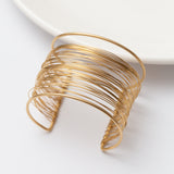 Bracelets en Acier avec Lignes Fusionnées : Un Design Moderne au Charme Subtil