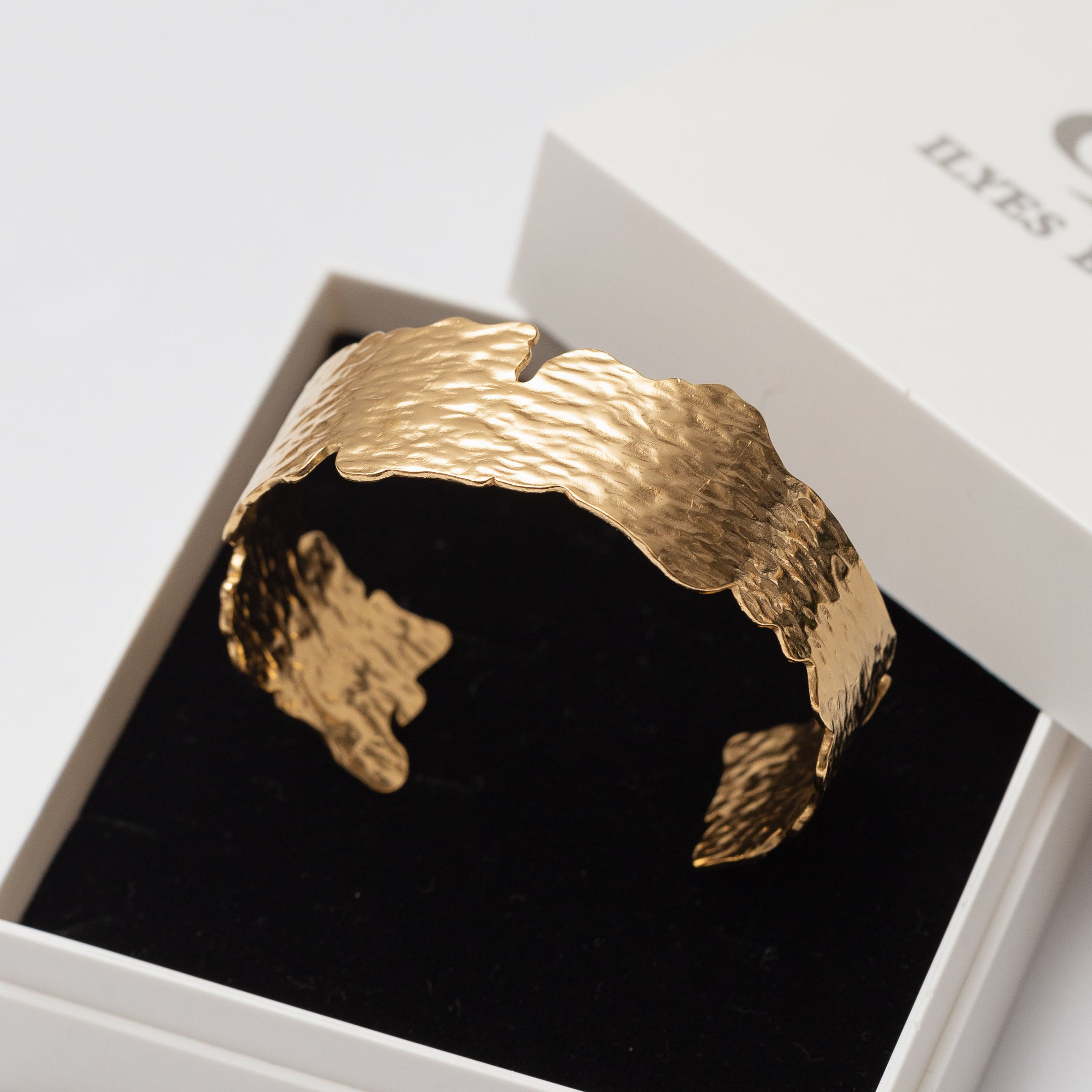Bracelets en Acier, Style et Confort au Poignet