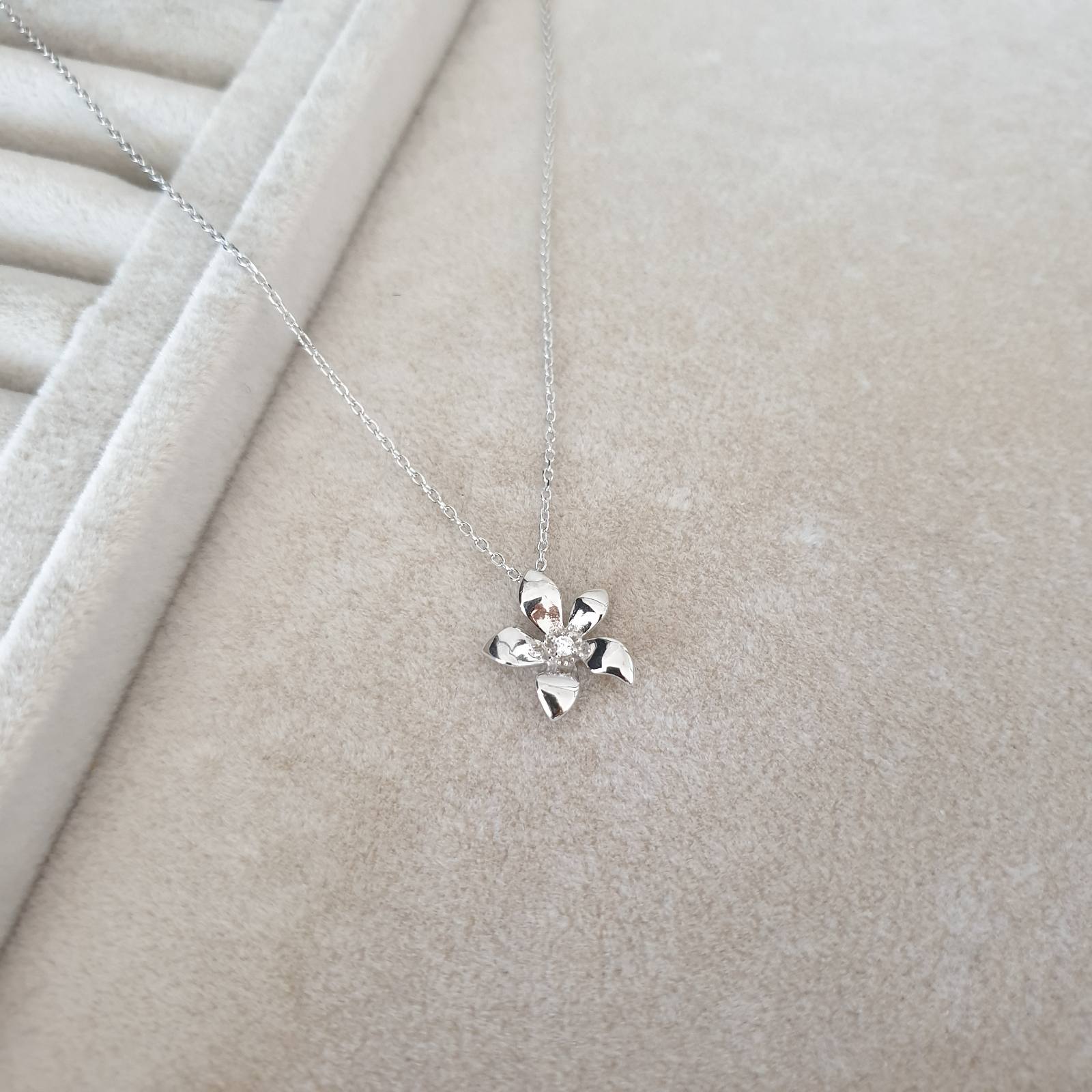 Collier argent Rhodié Garanti le jasmin soldeargent - 40%