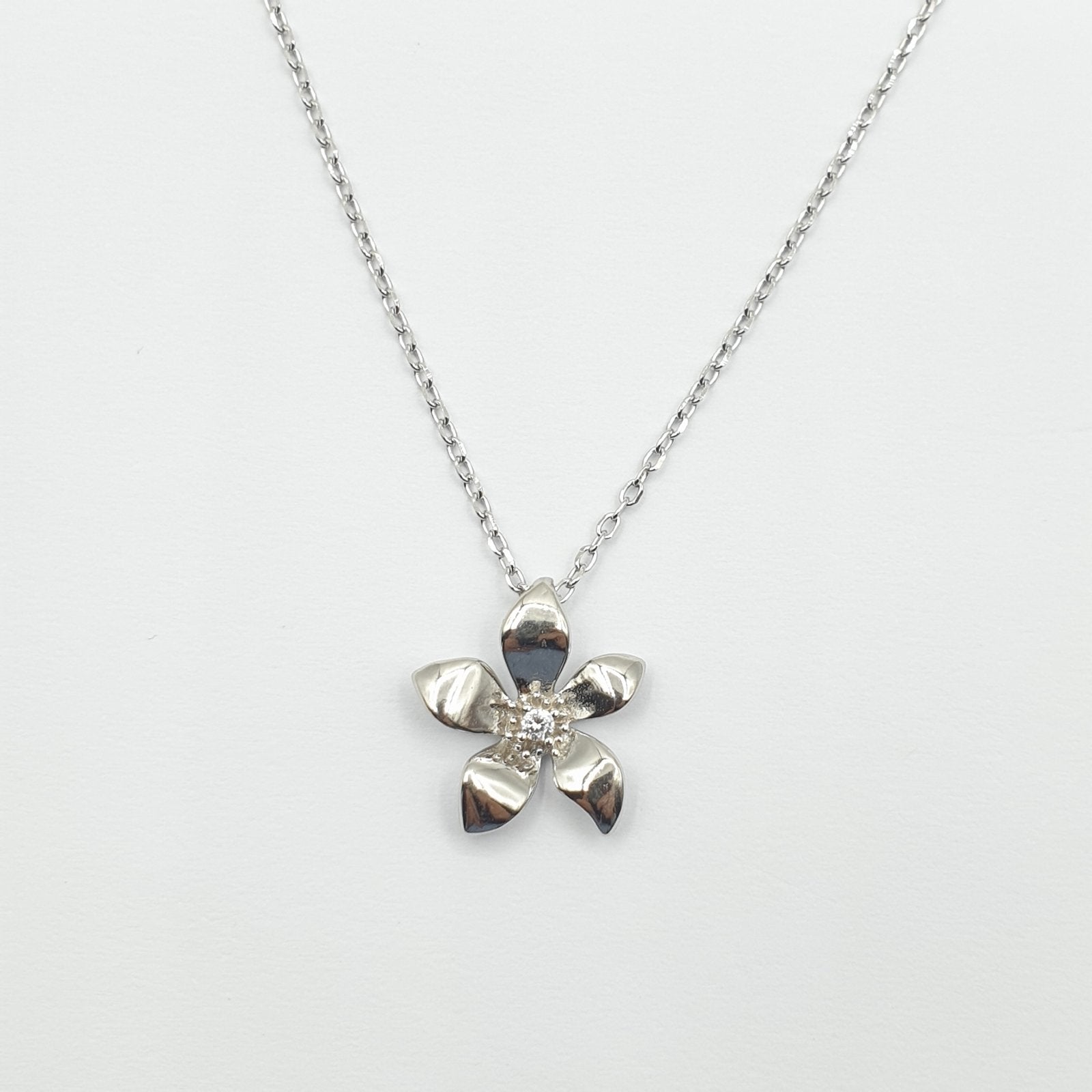 Collier argent Rhodié Garanti le jasmin soldeargent - 40%