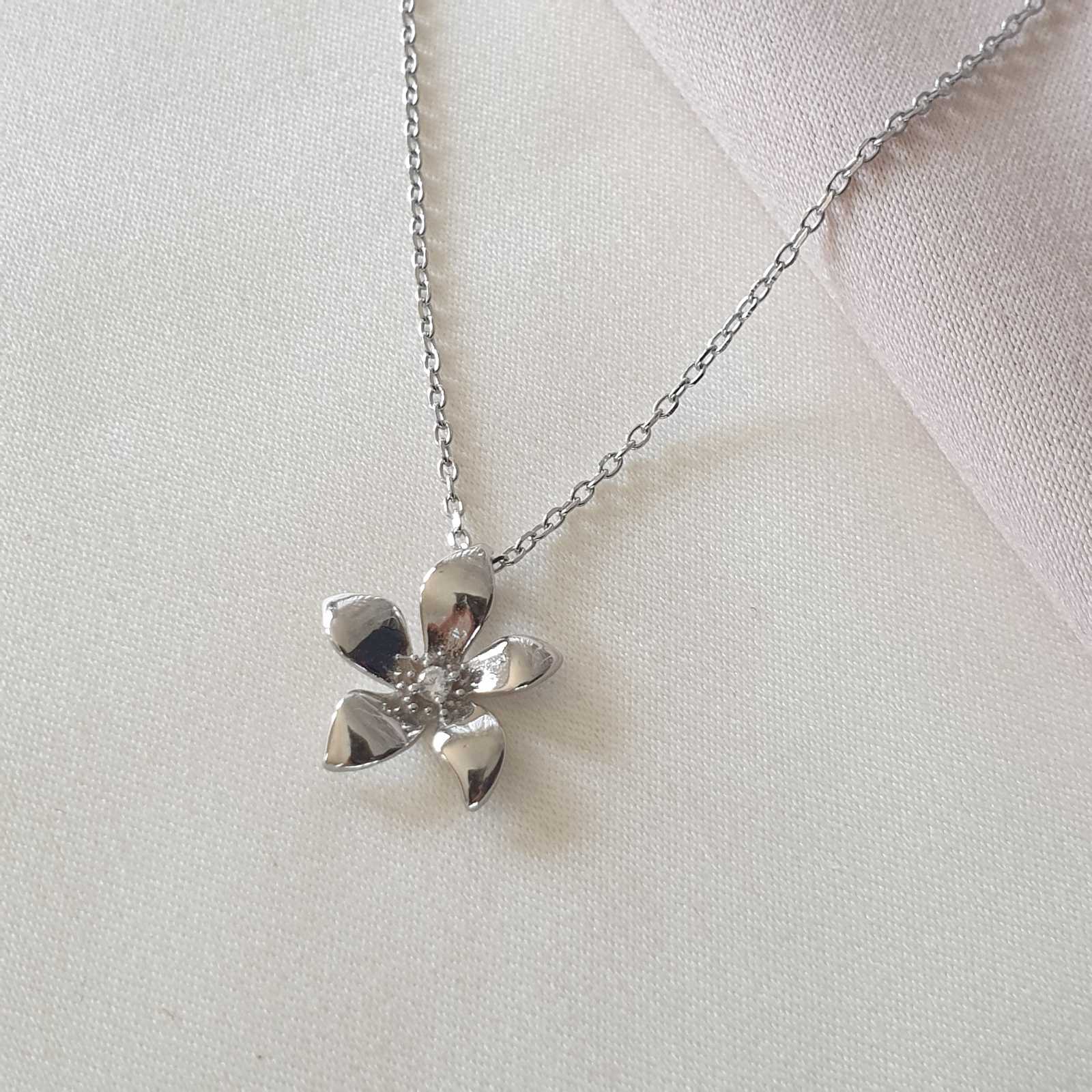 Collier argent Rhodié Garanti le jasmin soldeargent - 40%