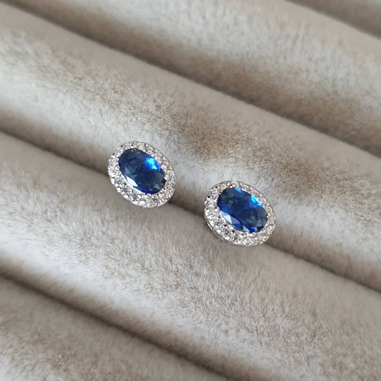 Boucle d'oreille argent Rhodié garanti pierre bleu princière