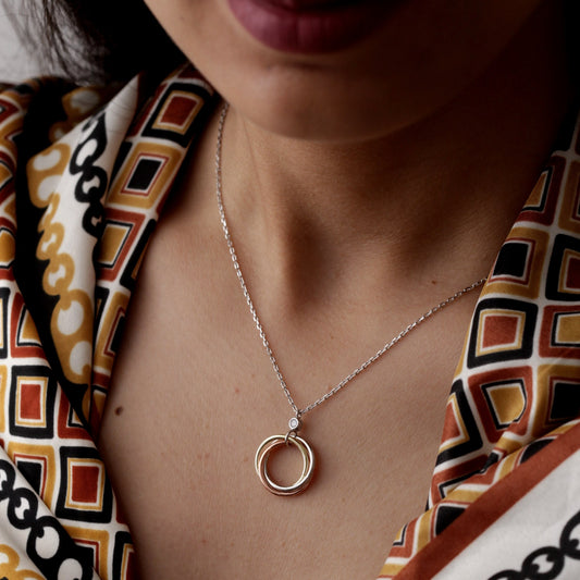 عقد من الفضة المطلي روديوم مكفول 3 دوائر 3 الوان بدون احجار سالرجنت - 40%