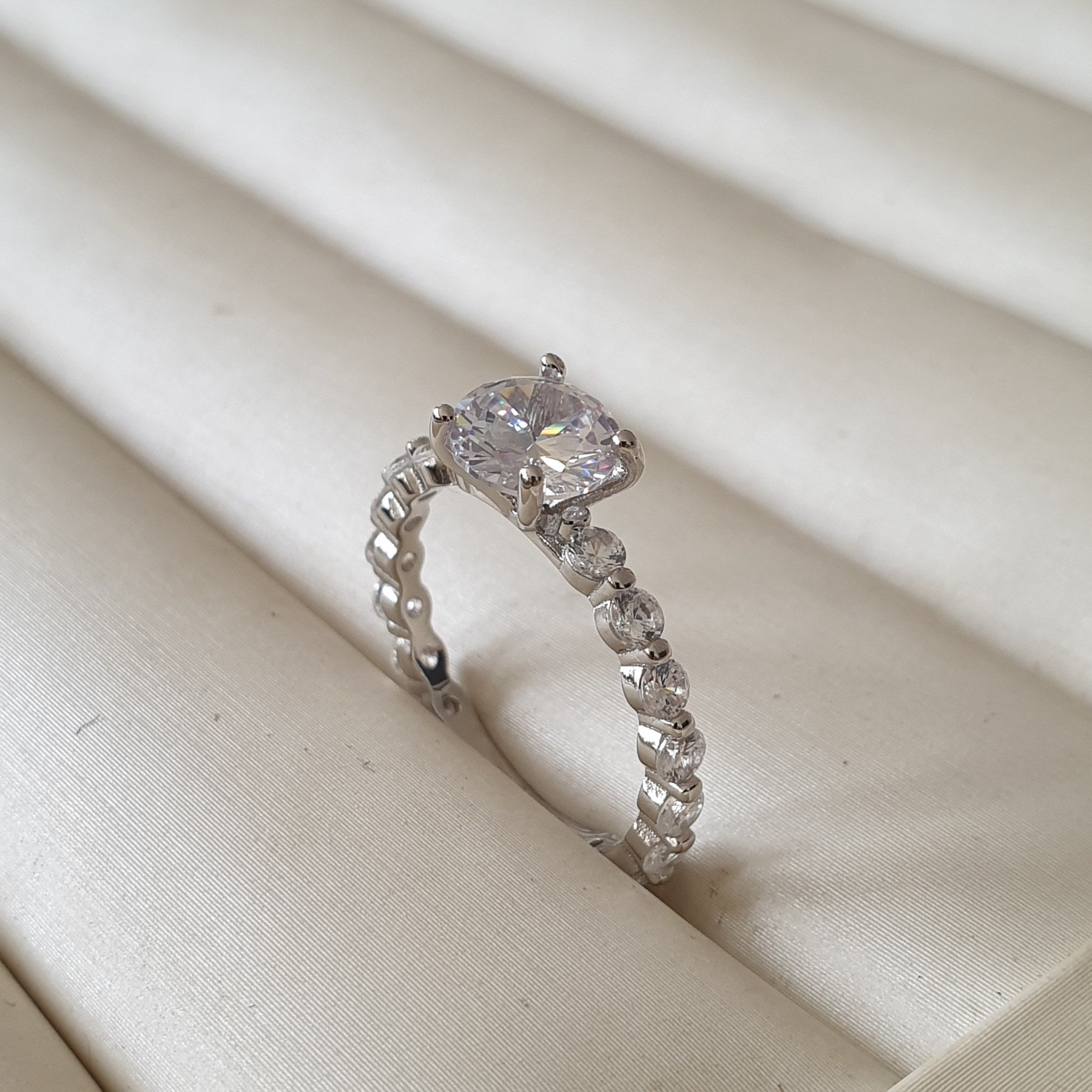 Bague Argent Rhodié Garanti solitaire les pierres tout autour