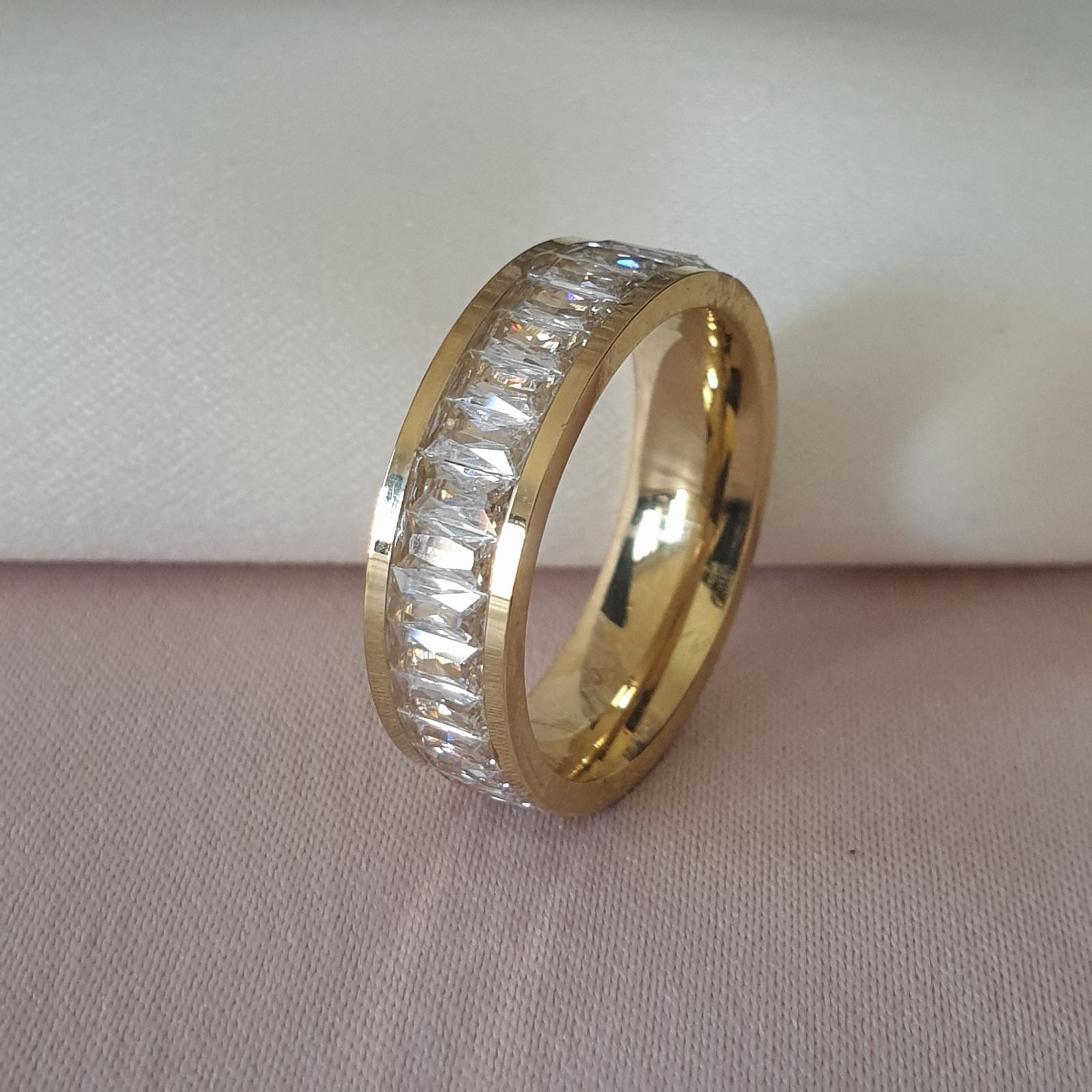 Bague acier garanti inoxydable pierre blanche anneau doré