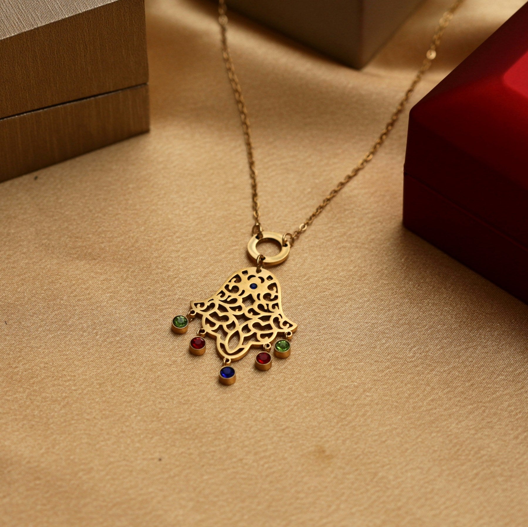 قلادة خمسة ملونة من الفولاذ المقاوم للصدأ