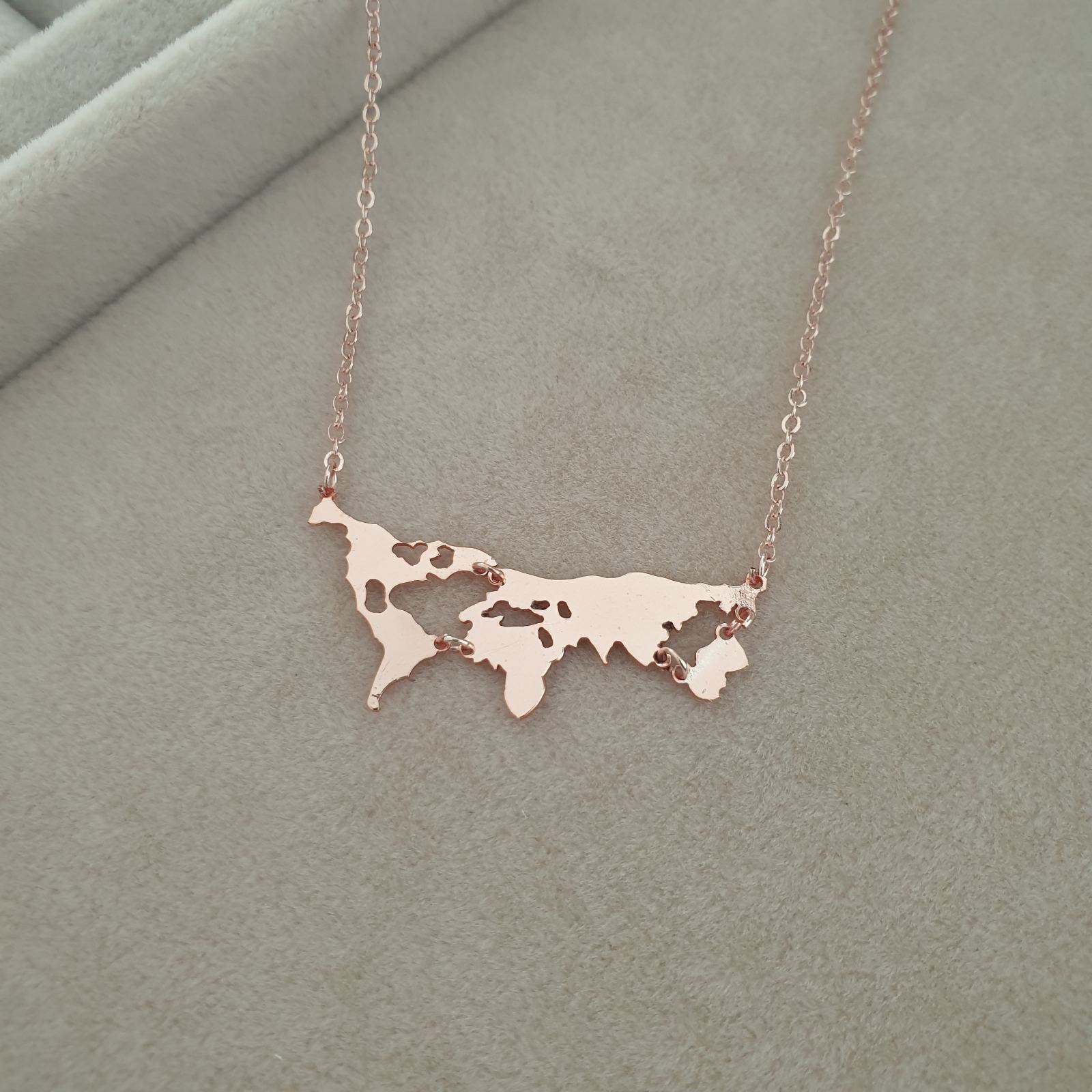 Collier bijoux de fantaisie promo 2 a 500 da world