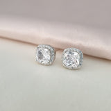 حلق من الفضة مطلي بالروديوم يضمن المربع