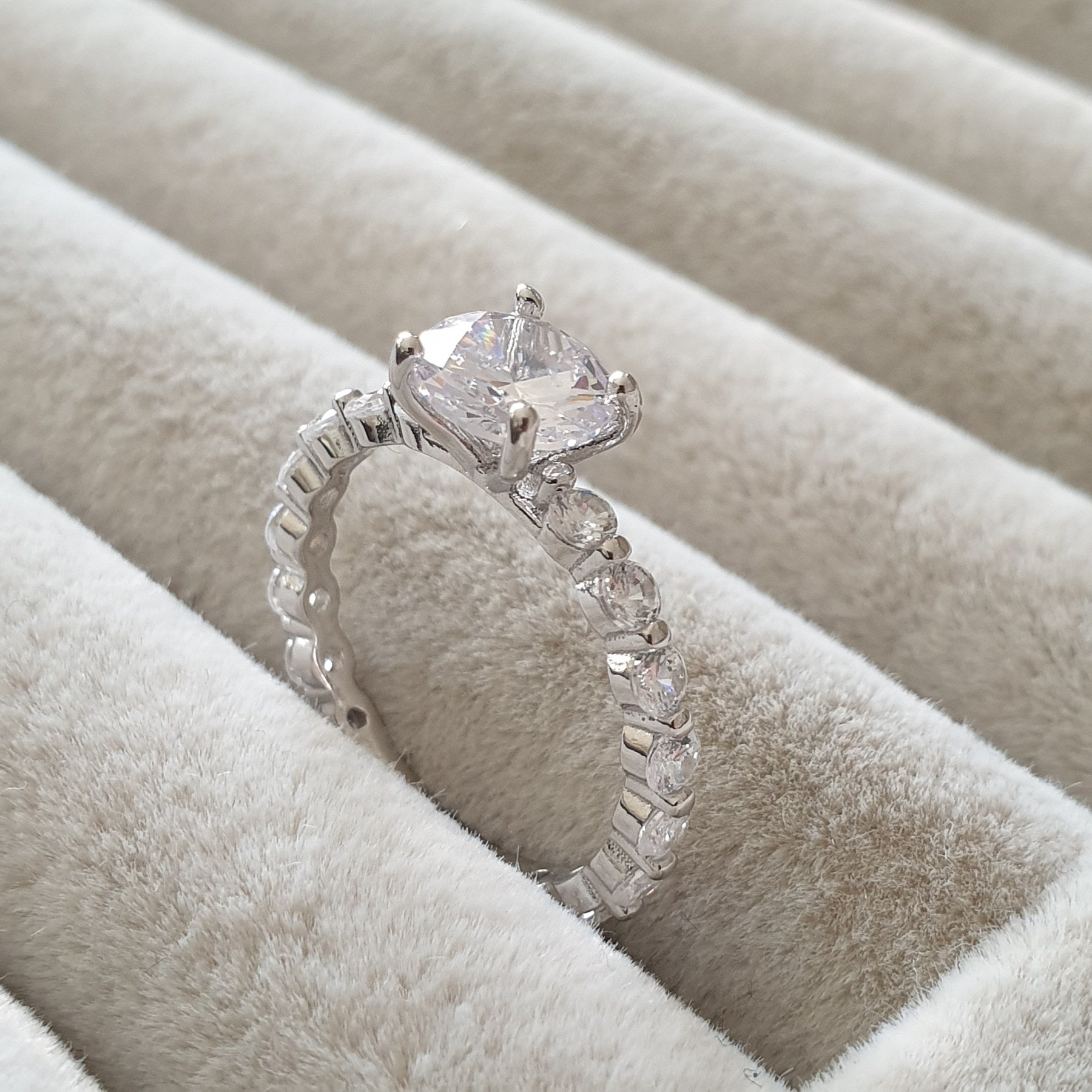 Bague Argent Rhodié Garanti solitaire les pierres tout autour