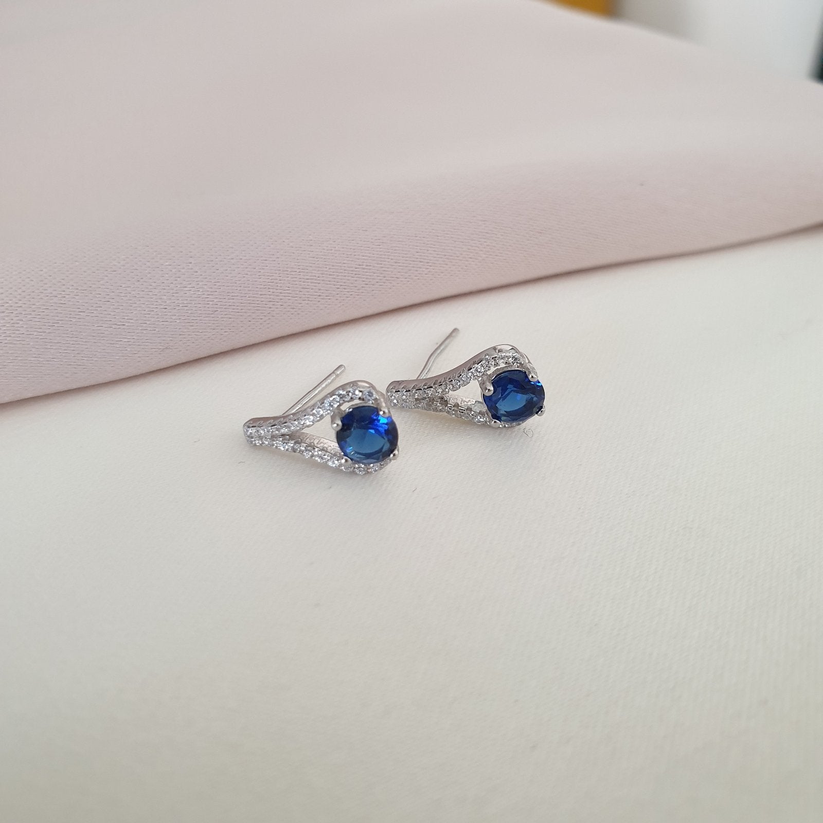 Boucle d'oreille argent Rhodié garanti œil pierre bleu
