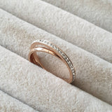 Bague acier garanti inoxydable double anneaux croisés avec pierre rose fold