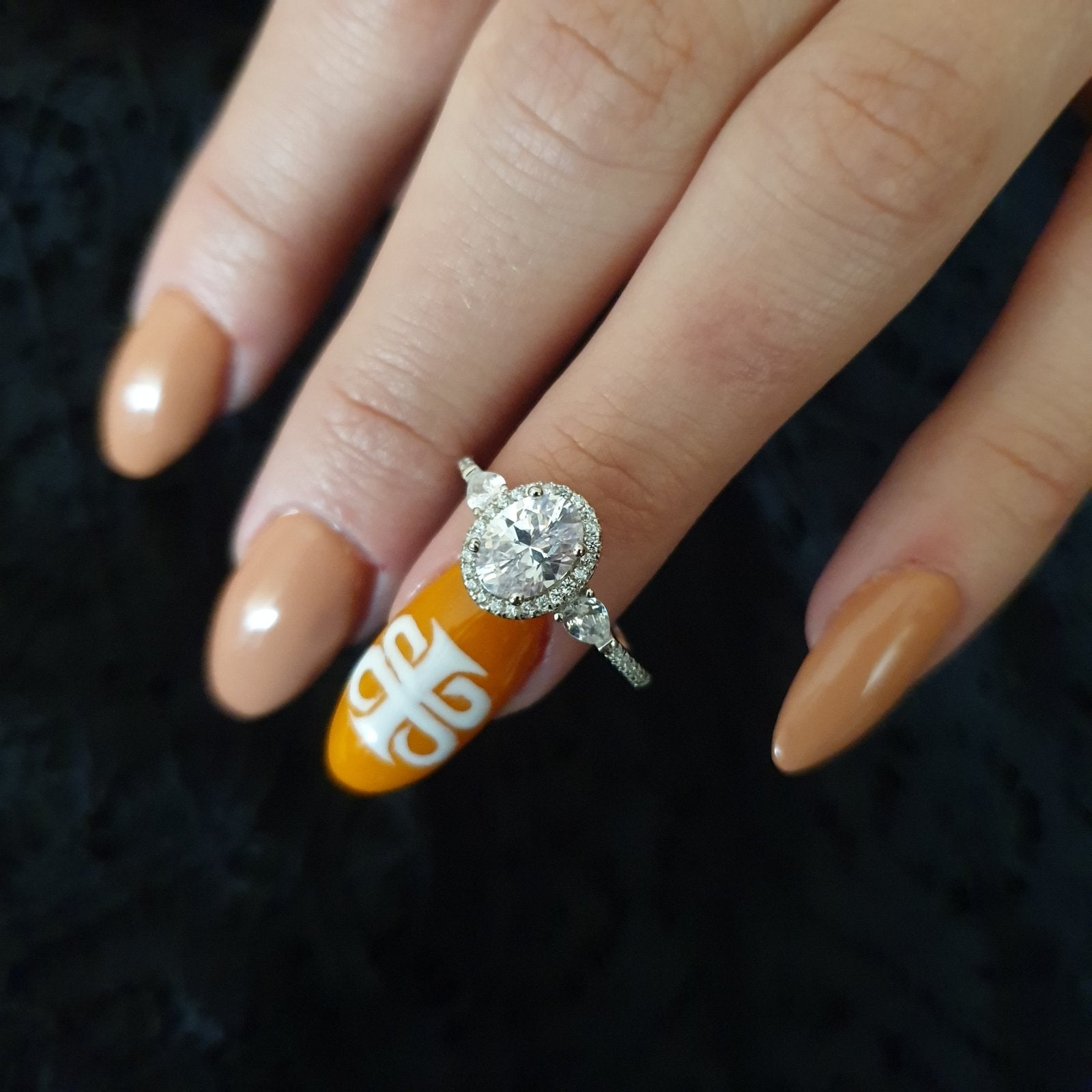 خاتم فضة مطلي بالروديوم مكفول بيضاوي 2 لوز