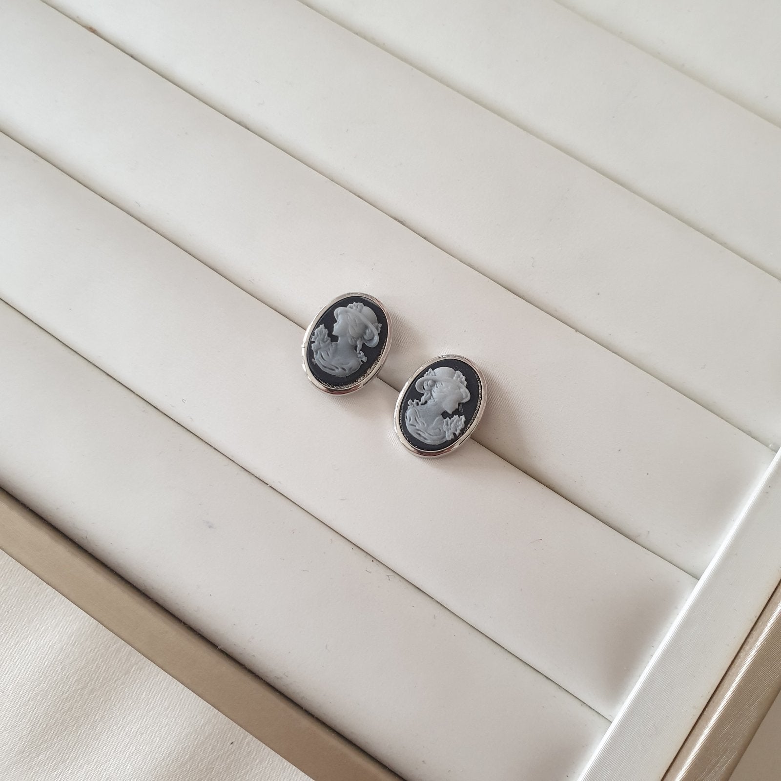 Boucles d'oreilles Argent Rhodié Garanti camé simple