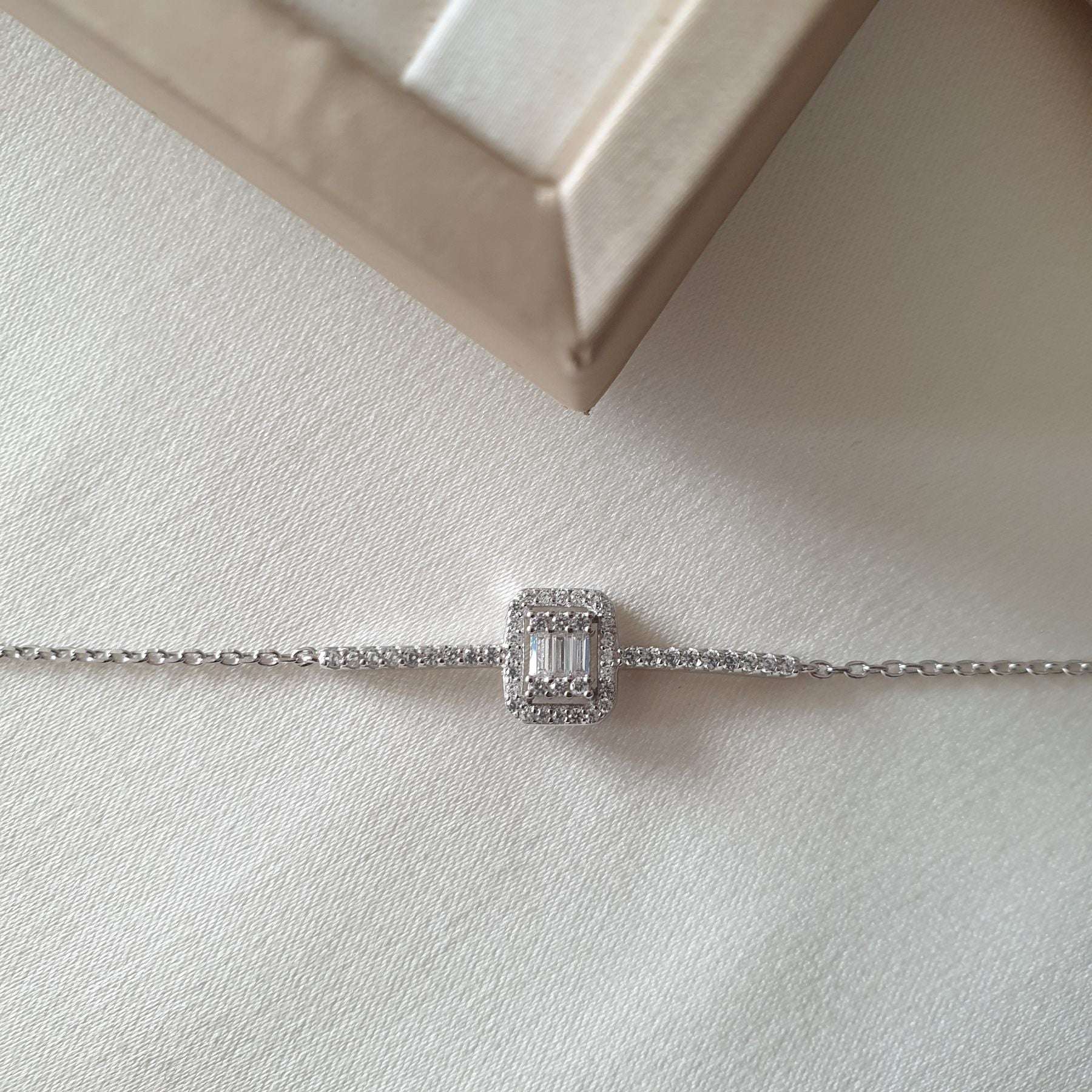 Gourmette argent Rhodié garanti le rectangle en trait