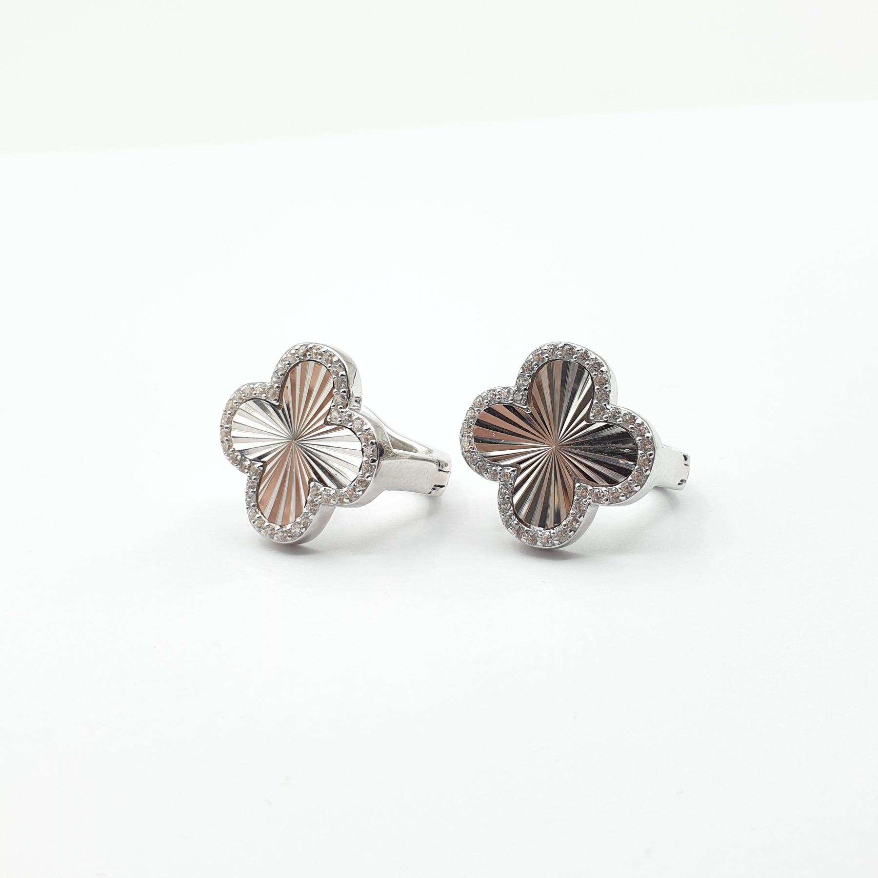 Boucle d'oreille argent Rhodié garanti trèfle blanc soldeargent - 40%